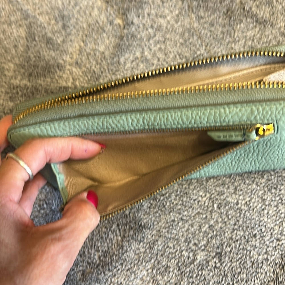 Fossil Wallet. Good Condition, And No Stains Insi… - image 3